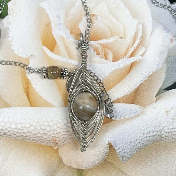 Herringbone Wire Wrapped Agate Stone Necklace handcrafted - Picture 1 of 9